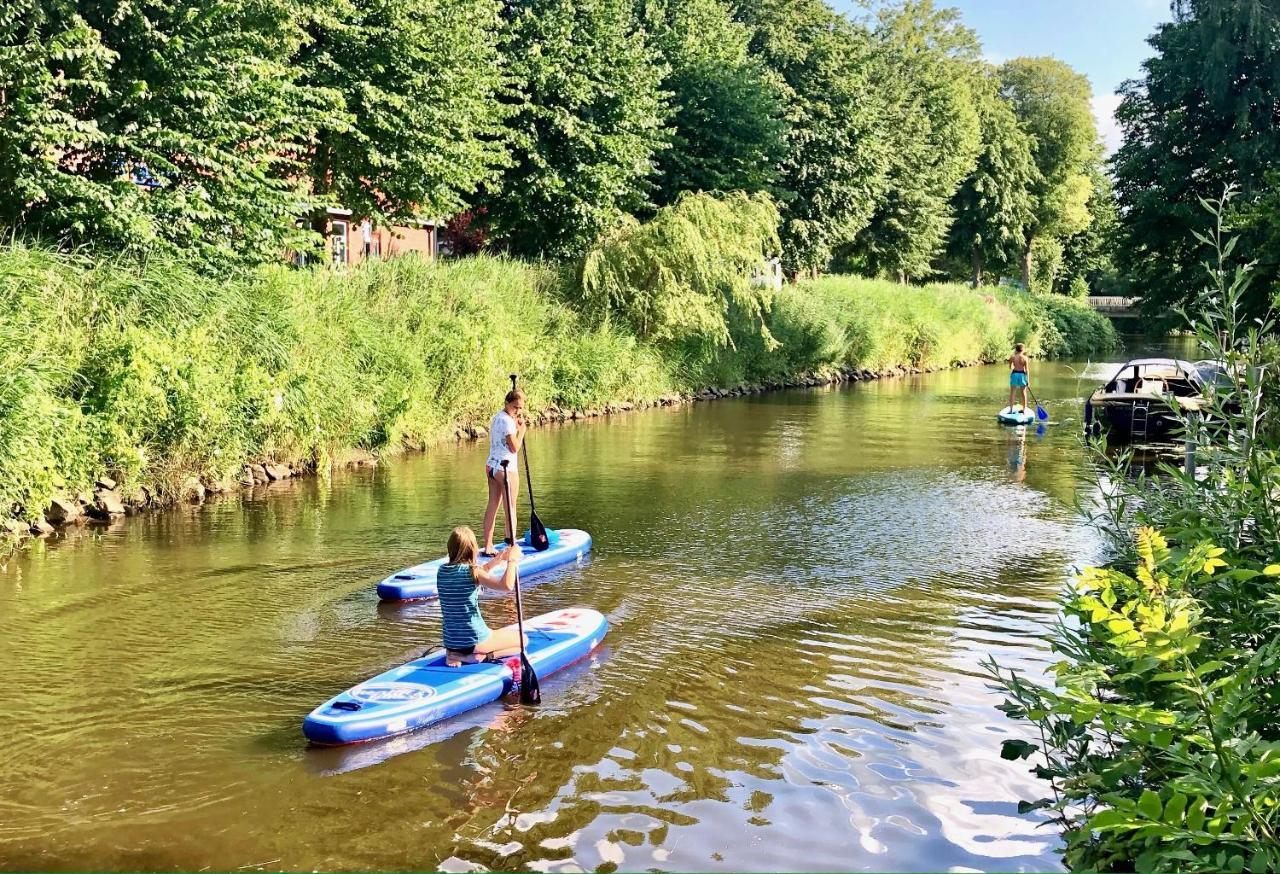 Gaestehaus Kajuete Direkt Am Wasser Friedrichstadt Exterior foto
