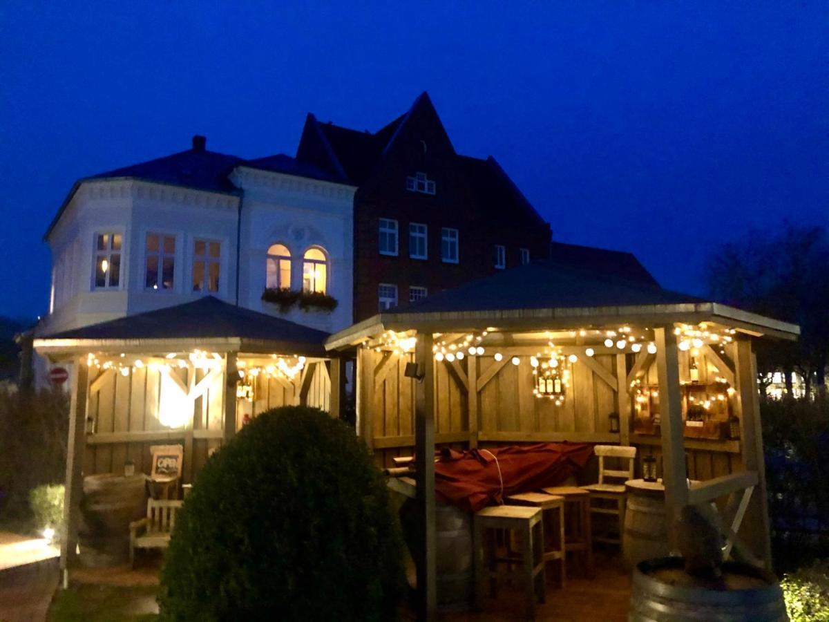 Gaestehaus Kajuete Direkt Am Wasser Friedrichstadt Exterior foto