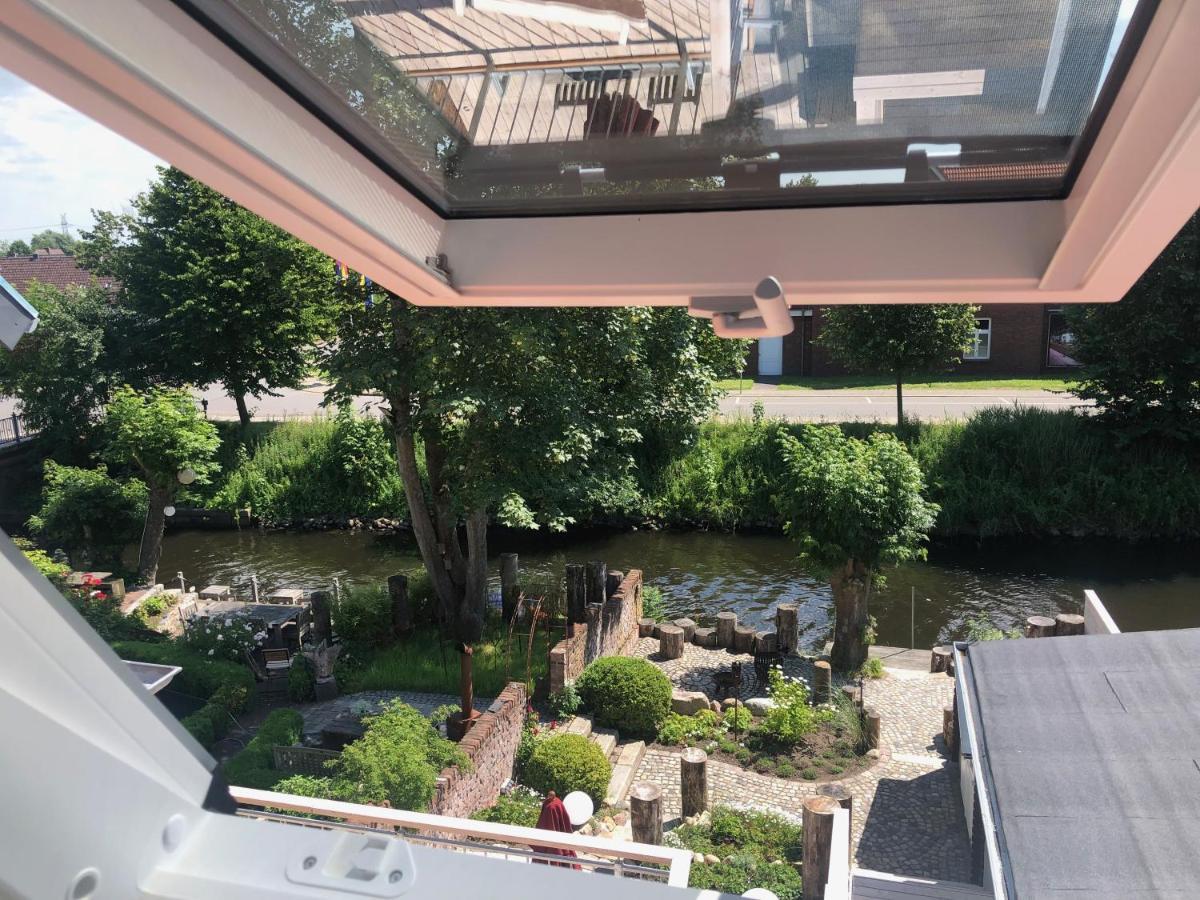 Gaestehaus Kajuete Direkt Am Wasser Friedrichstadt Exterior foto
