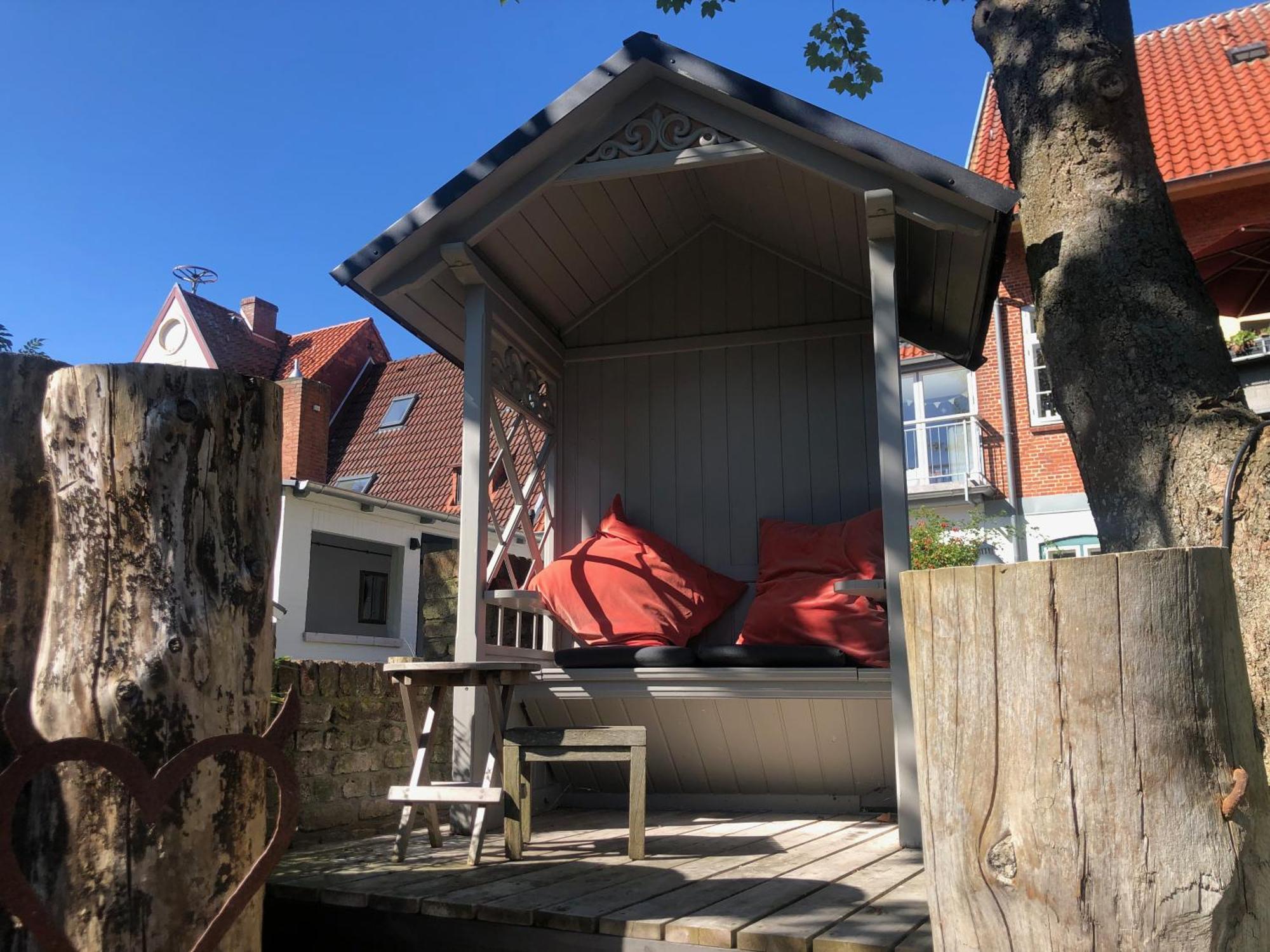 Gaestehaus Kajuete Direkt Am Wasser Friedrichstadt Exterior foto