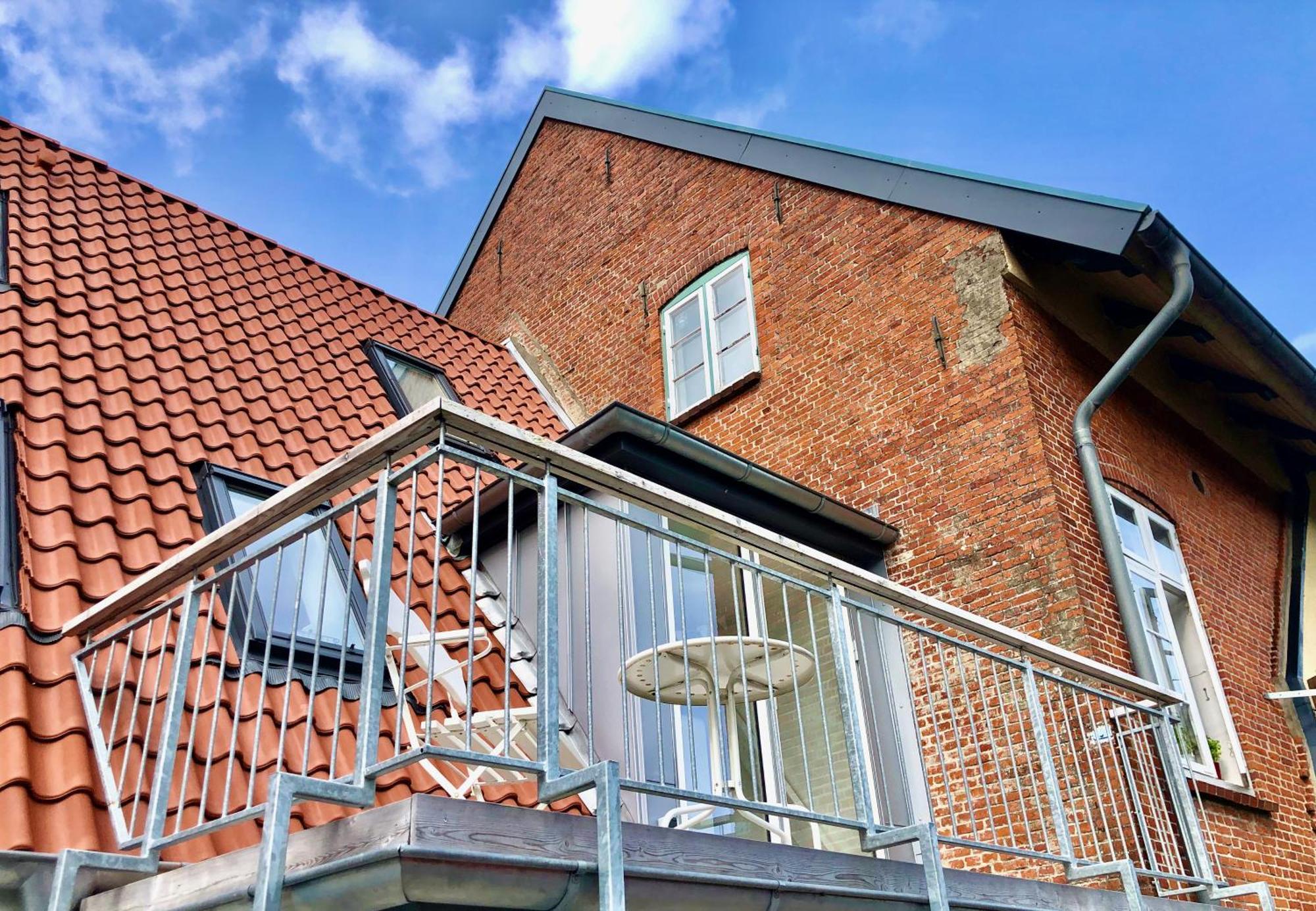 Gaestehaus Kajuete Direkt Am Wasser Friedrichstadt Exterior foto