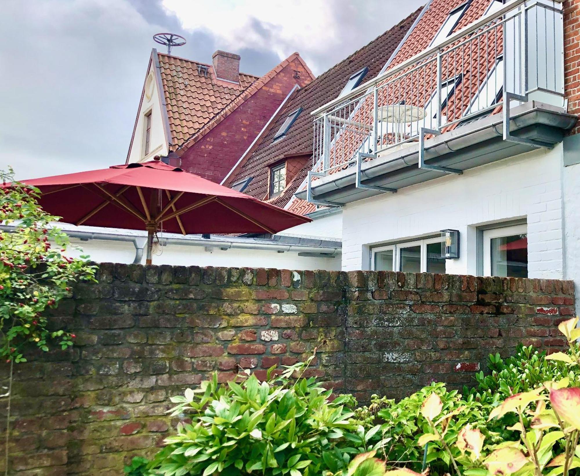 Gaestehaus Kajuete Direkt Am Wasser Friedrichstadt Exterior foto