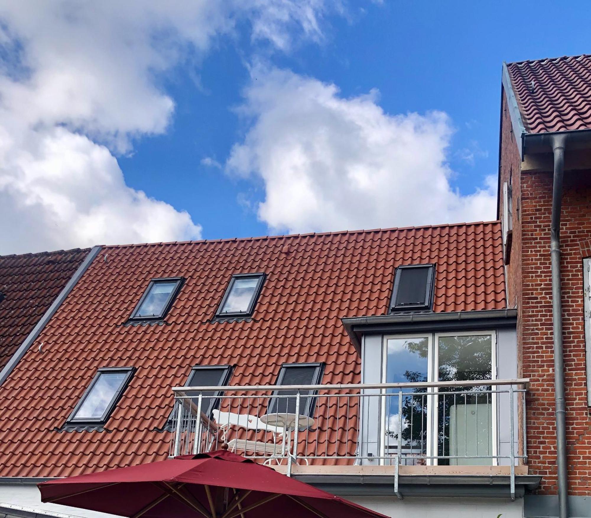 Gaestehaus Kajuete Direkt Am Wasser Friedrichstadt Exterior foto